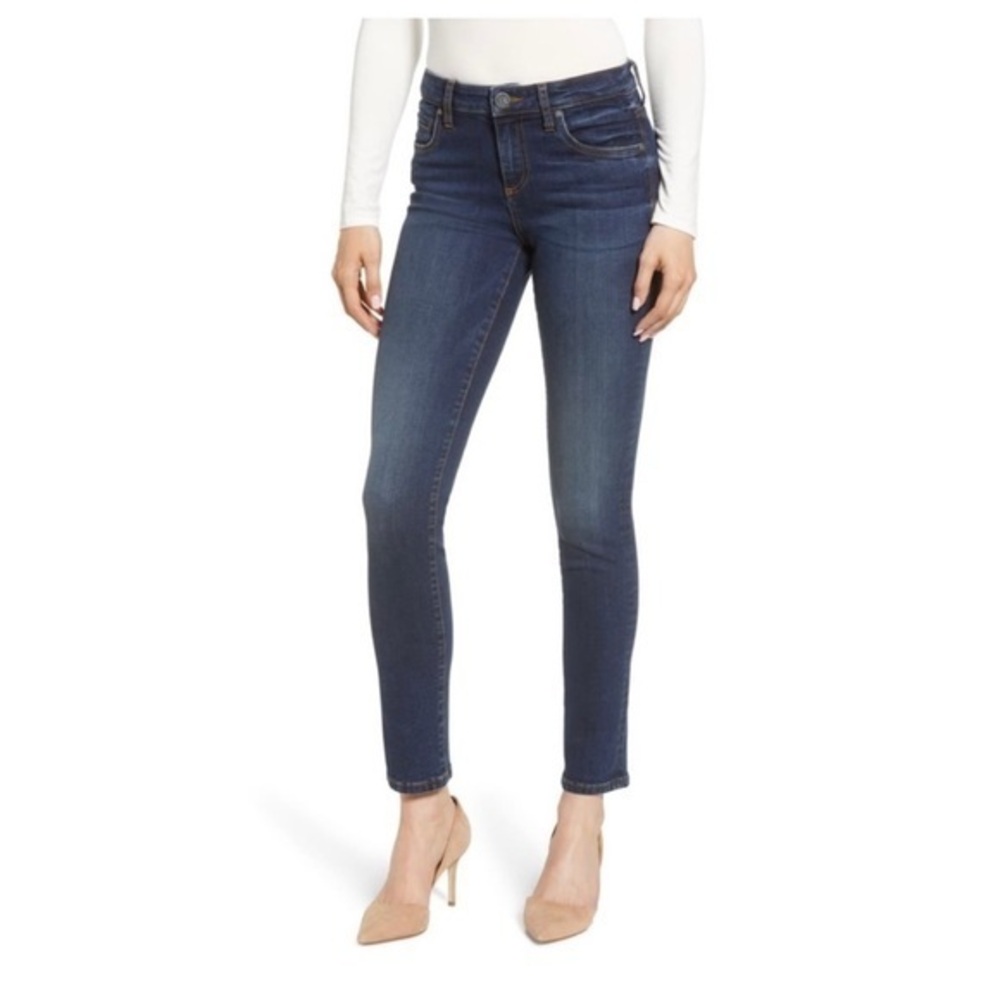 Kut From The Kloth Skinny Leg jeans medium wash blue size 2, 5 pockets 8.5” rise